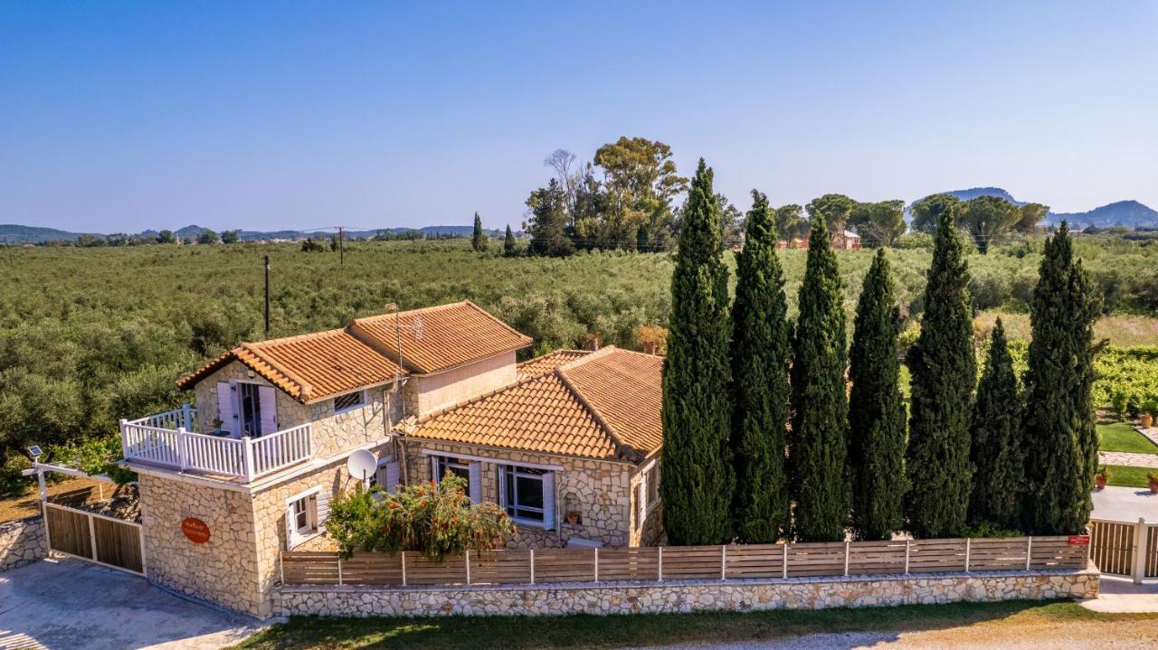 Villa In Pietra Kalamaras Makhairádhon Exterior foto