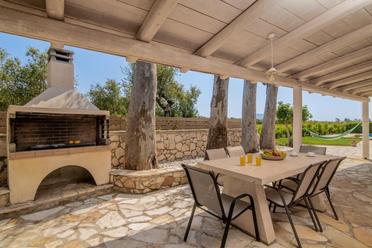 Villa In Pietra Kalamaras Makhairádhon Exterior foto