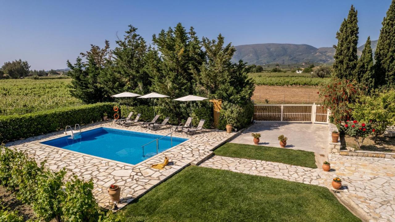 Villa In Pietra Kalamaras Makhairádhon Exterior foto