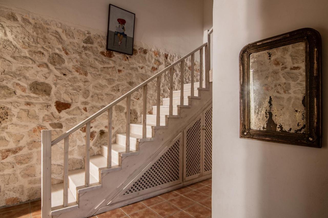 Villa In Pietra Kalamaras Makhairádhon Exterior foto