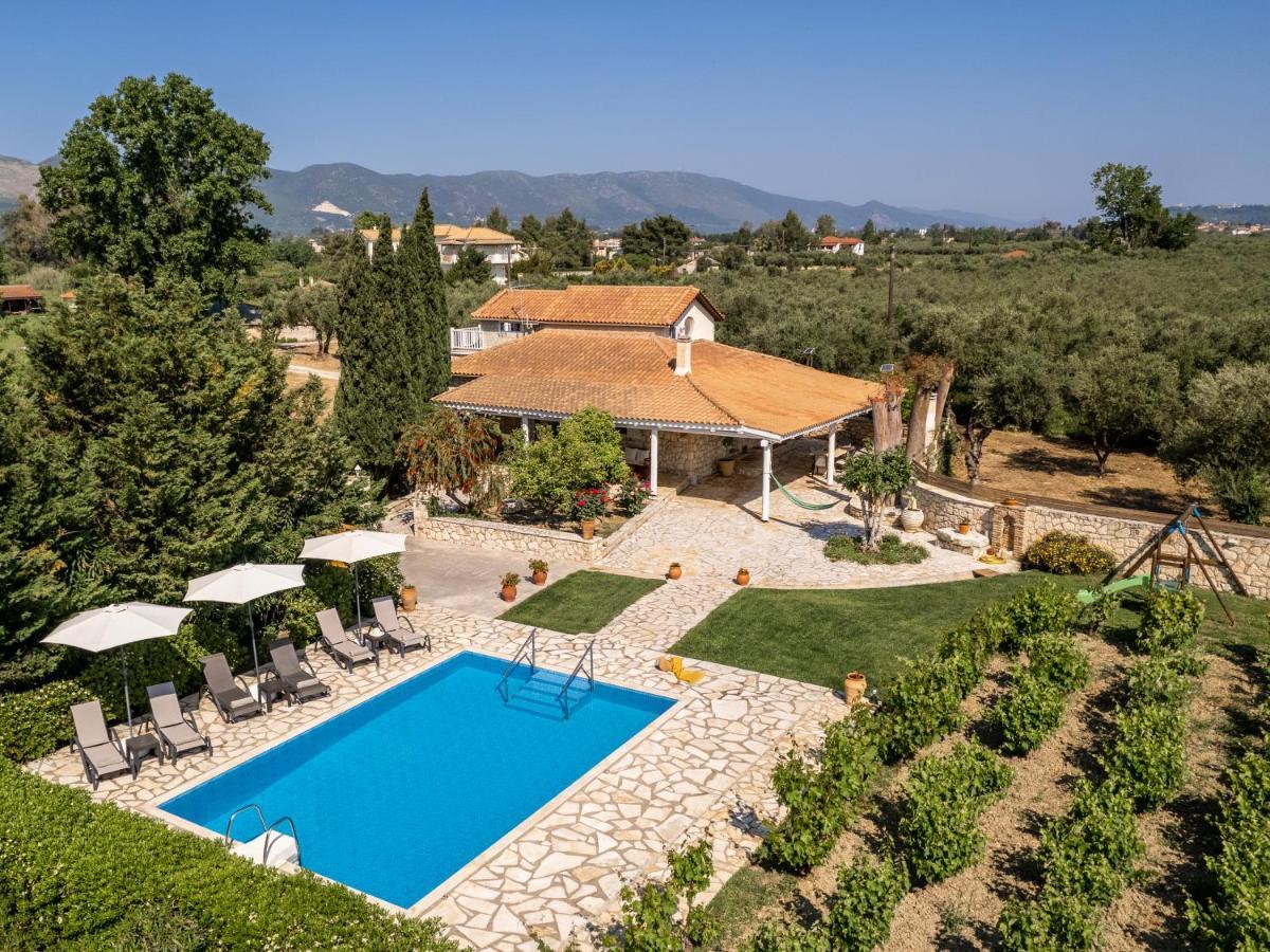 Villa In Pietra Kalamaras Makhairádhon Exterior foto